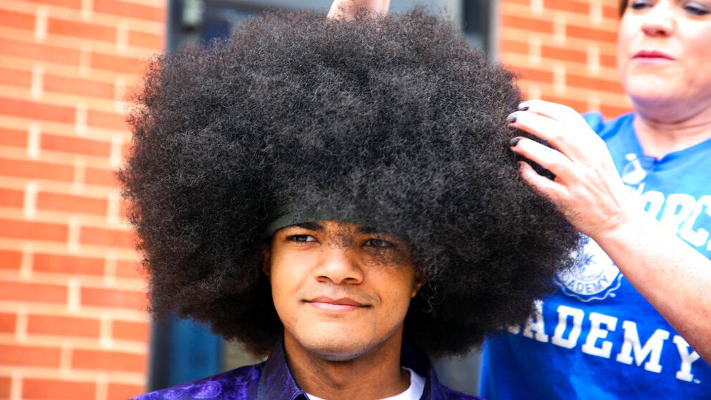 An Alabama teen raised $39,000 for kids with cancer by cutting off his  beloved 19-inch Afro - KVIA