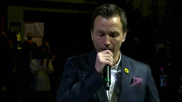 VIDEO: Ukrainian singer performed Ukrainian anthem at Kraken game