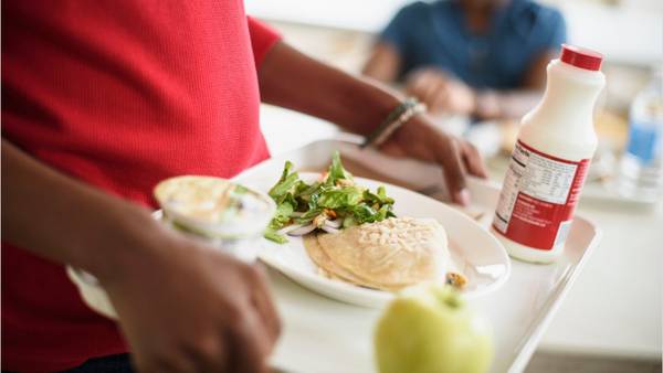 State schools chief proposes free school meals for all Washington students