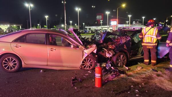Evergreen Way shut down for several hours after head-on collision in Everett