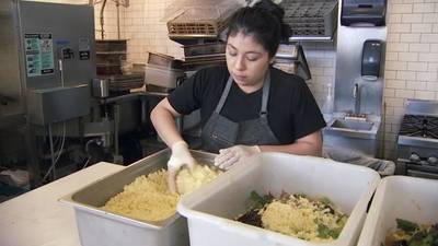 Local restaurant donates meals to help hospital workers