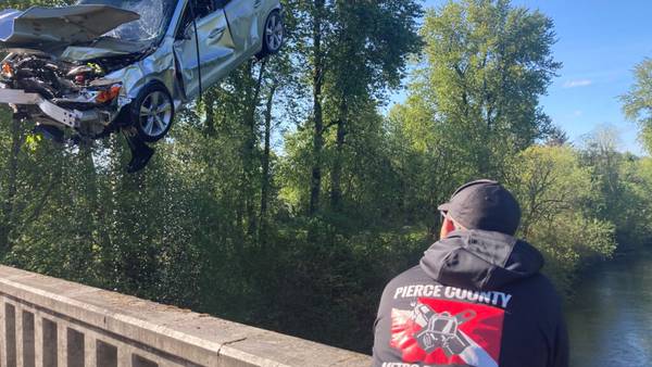 Car pulled from White River after it plunges off bridge in Sumner