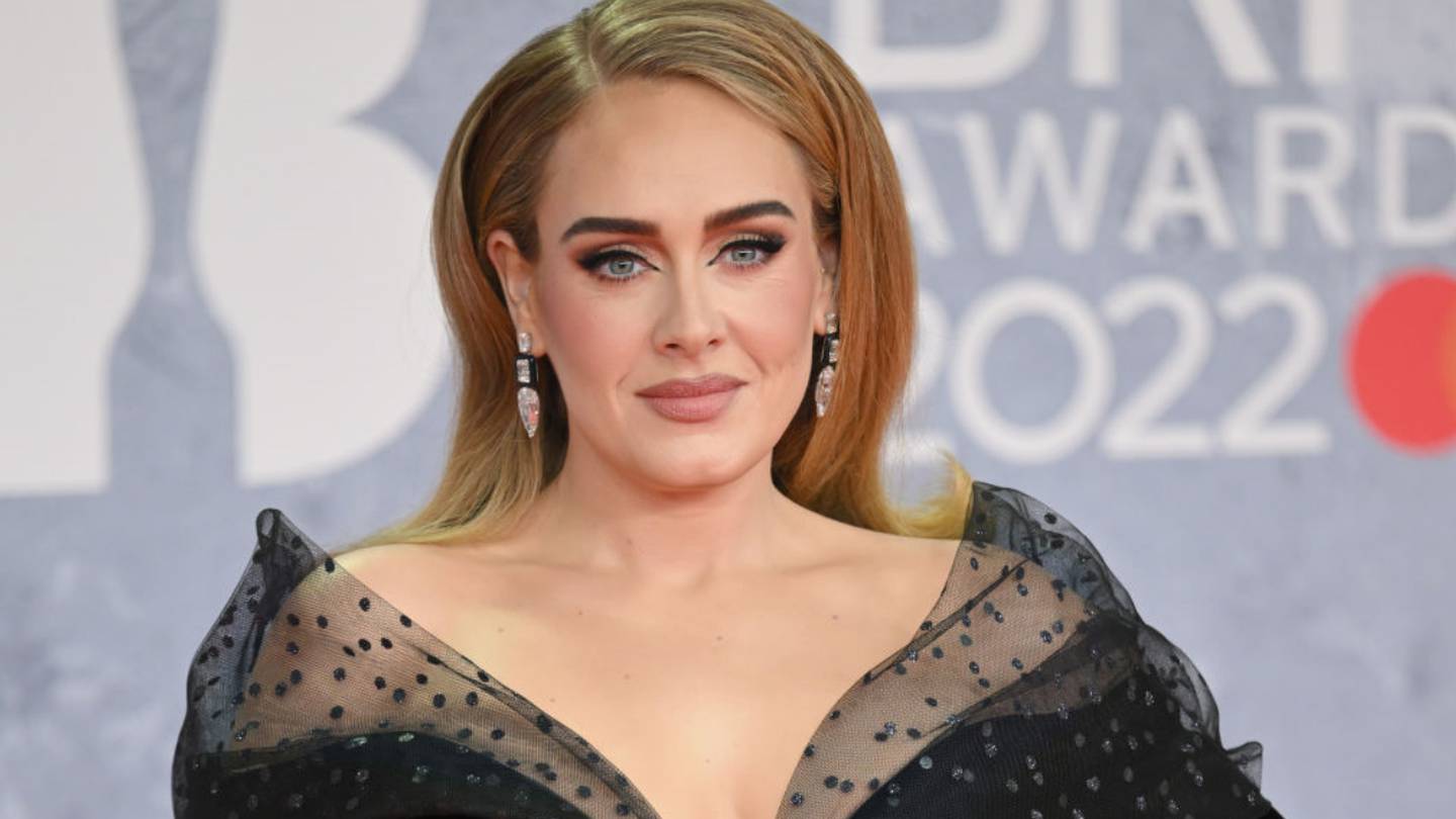 Adele Gives Up Alcohol, But Once She Stripped Down To Her Bra, Pole-Danced  On Stage In Front Of Topless Dancers, Here's What Happened!