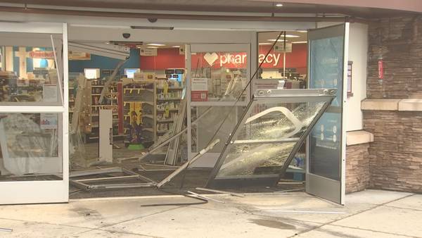 Entrance to Lynnwood pharmacy destroyed in attempted burglary