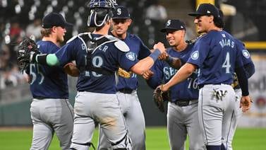 Rojas, Moore, Robles hit consecutive HRs in 1st, Mariners beat White Sox 10-0