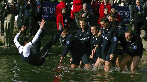Rowers in England's university Boat Race given health warning over E.coli levels in the Thames