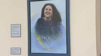 Portrait of former President Obama’s mother unveiled at Mercer Island High School