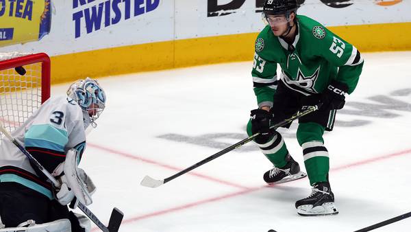 Steel and Johnston 14 seconds apart, DeSmith has 25 saves as Stars beat Kraken 2-0