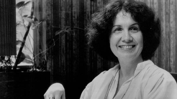 Alice Munro, short story writer, Nobel Prize-winning author, dead at 92