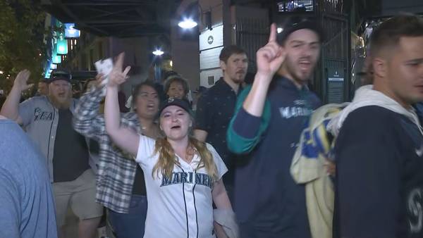 VIDEO: Mariners fans celebrate playoff push