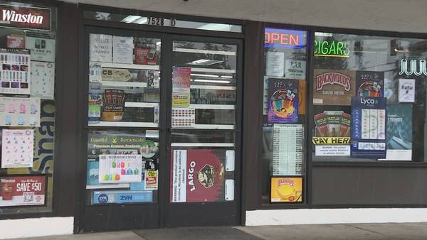 Police investigating after Lynnwood smoke shop owner robbed at gunpoint