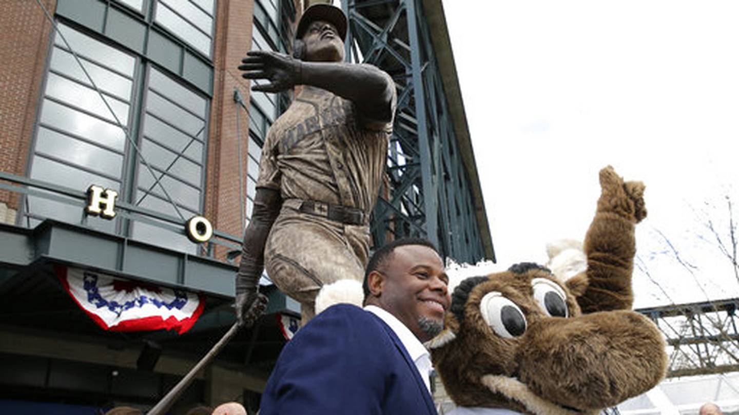 Ken Griffey, Jr. Statue - Clio