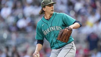 PHOTOS: Mariners overpower Braves, 7-3 (AP)