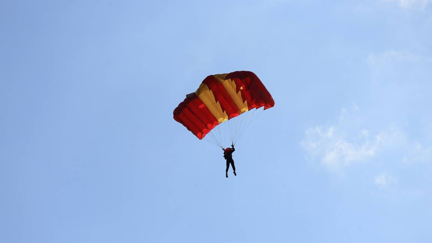 Skydiver dies in jump before Tennessee high school football game