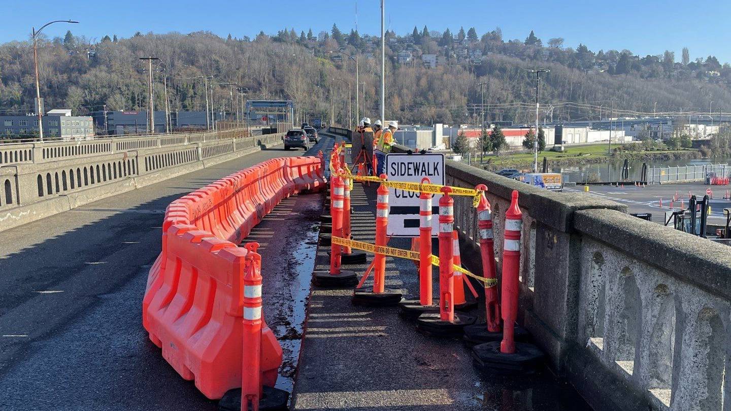 周六开始封闭玉兰桥进行人行道修复工作