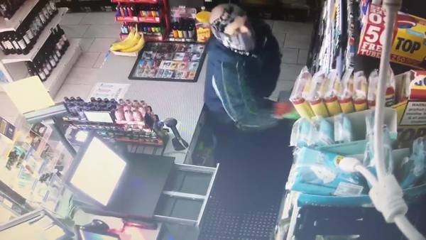 RAW: Shoreline gas station burglary