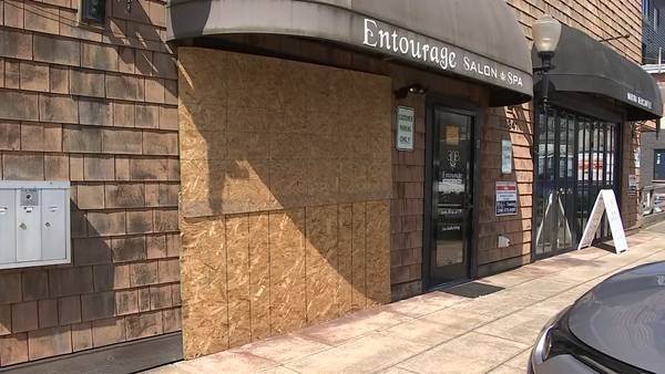 Vandal shatters glass at more than a dozen homes, businesses in Des Moines 