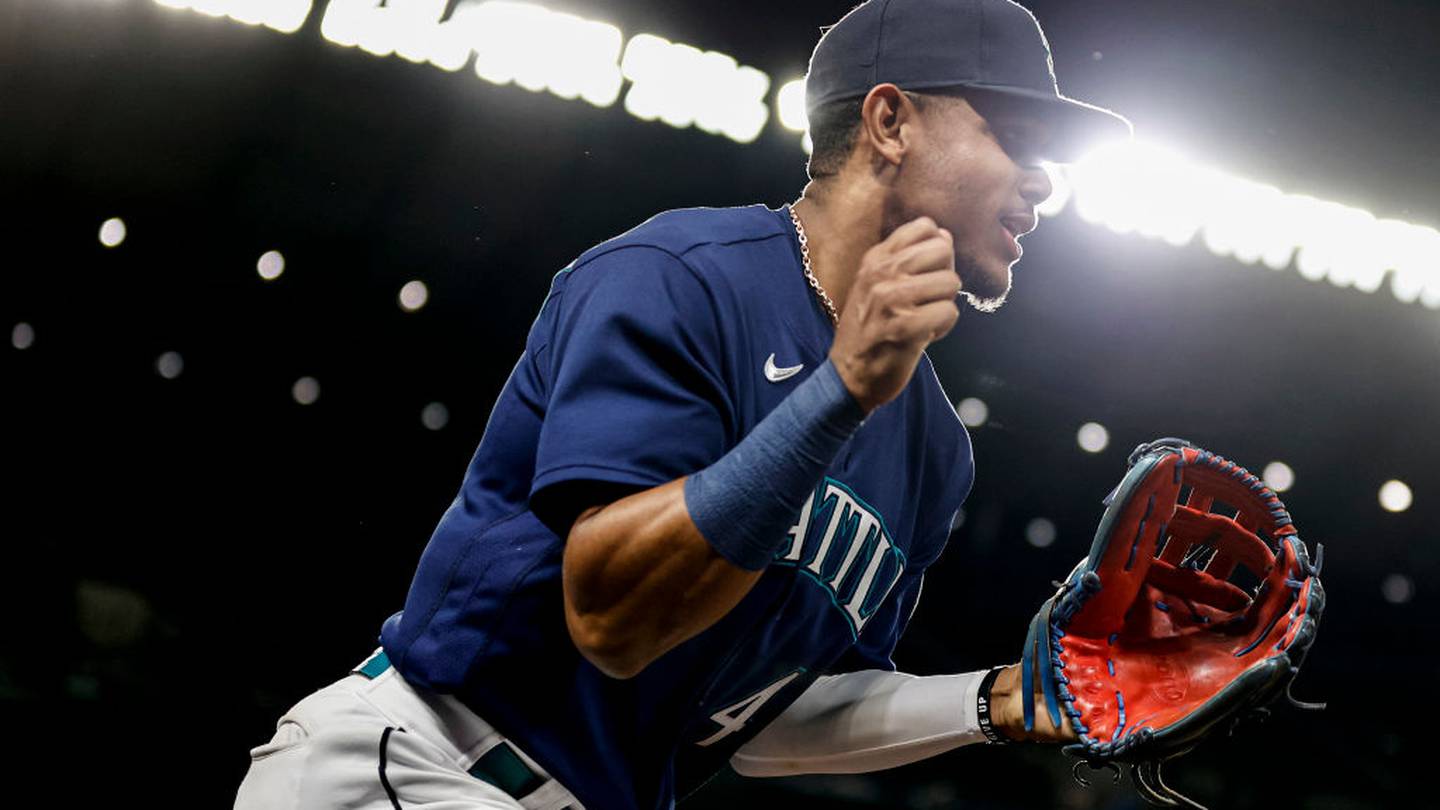 Mariners star prospect Julio Rodriguez hits three-run homer, but Seattle  falls 6-4 in first spring game