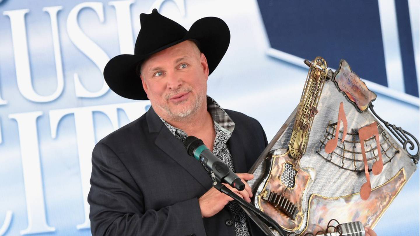 Garth Brooks and Pirates Team up for Spring Training