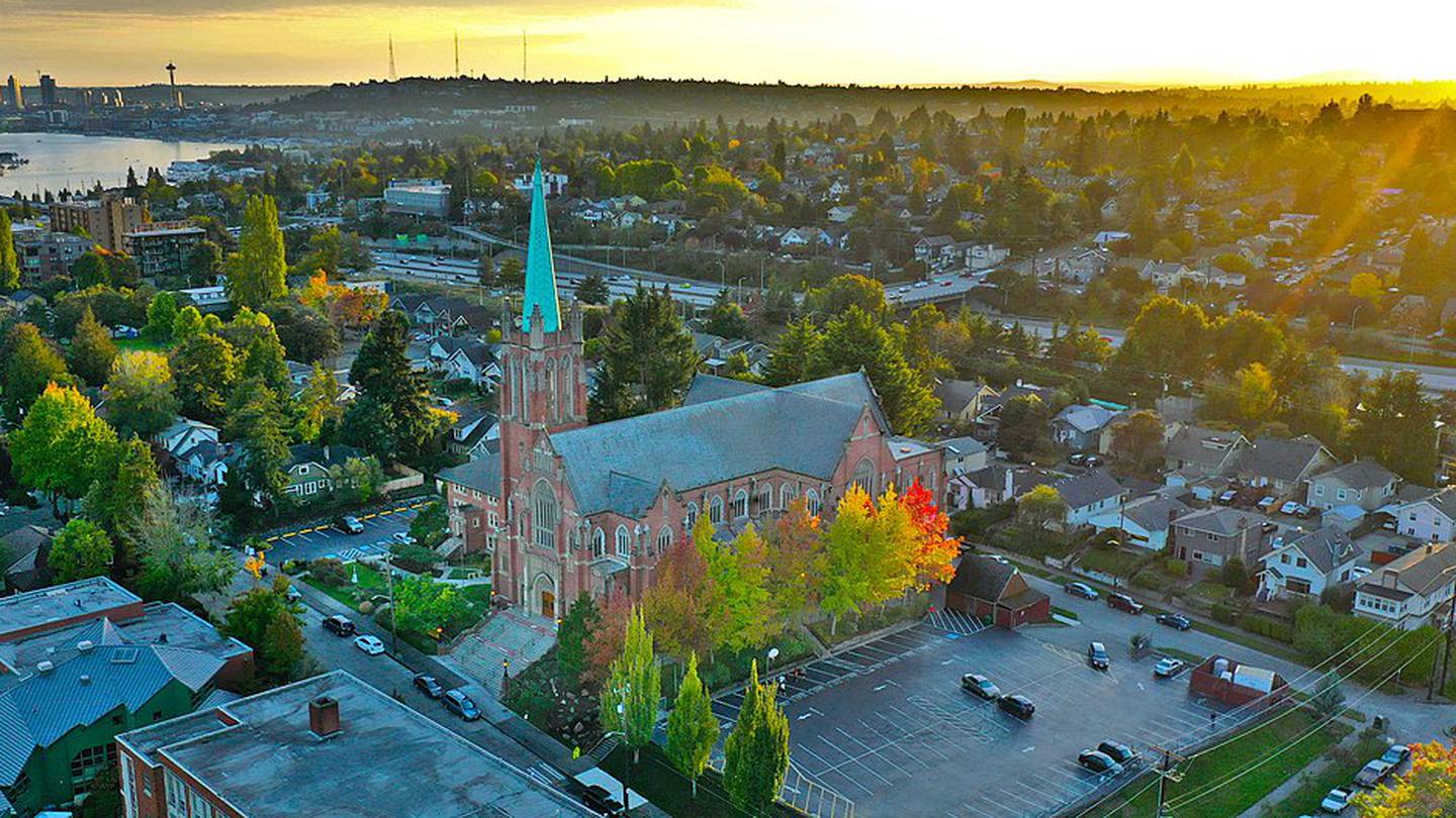 西雅图教区将合并天主教堂，因为教堂里的人群在弥撒中减少