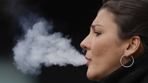 UK lawmakers back landmark bill to gradually phase out smoking for good