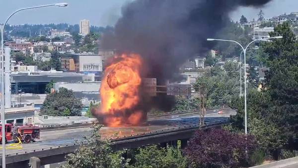 RAW: Explosion of chemical truck on I-5 - Twitter: @BTudbubble
