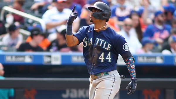 Castillo fans Alonso with bases full, M’s beat Mets 8-7