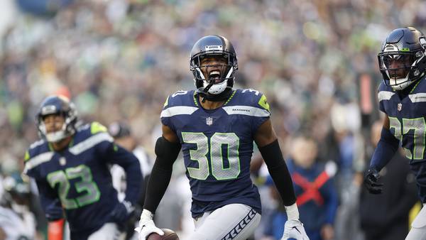 Seahawks keep playoff hopes alive with win, eliminate Jets