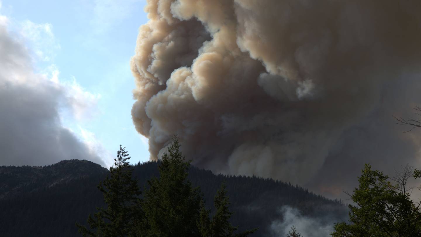 VIDEO Sourdough fire burns nearly 3,000 acres KIRO 7 News Seattle