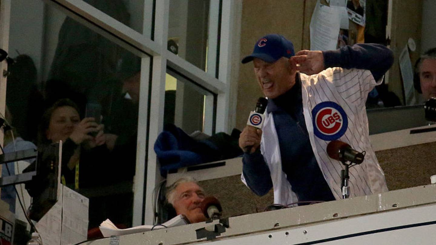 Bill Murray belts out 'Take Me Out to the Ball Game' at Wrigley Field