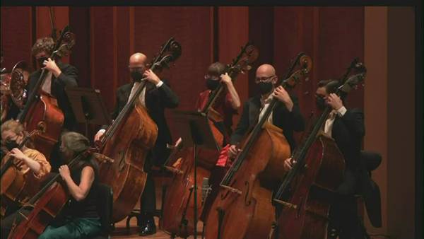 Seattle Symphony celebrates return to in-person concerts for first time in 18 months