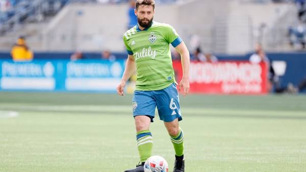 Sounders score 4 straight goals to beat Timbers 6-2