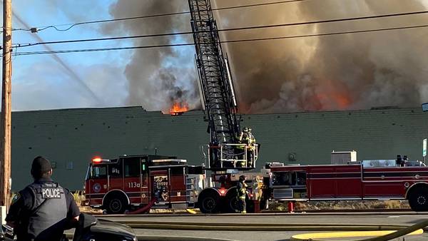 2-alarm fire breaks out next to former cold storage facility in Puyallup 