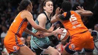 WNBA semifinals: Newly minted MVP Breanna Stewart throws block party to even series 1-1 with Sun