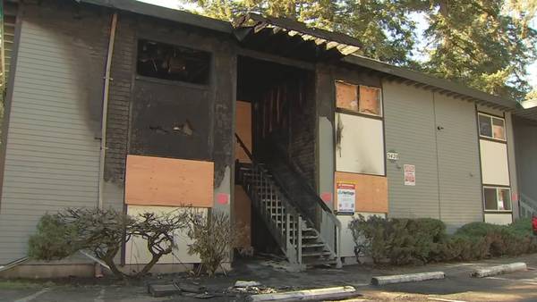 6 people displaced after Lakewood apartment fire