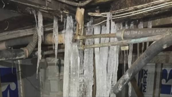 Local plumbing companies continue to get hundreds of calls over burst pipes