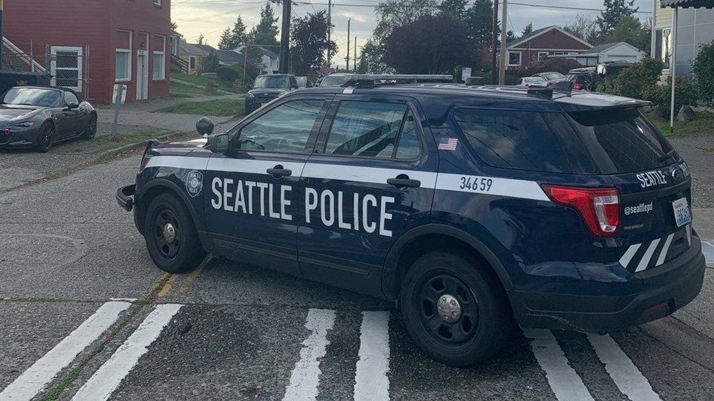 西雅图警方调查威斯特西雅图枪击案，一名男子严重受伤