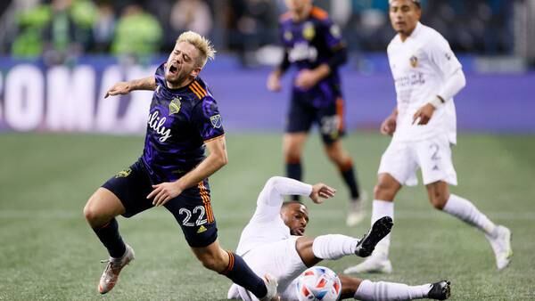 Morris returns, but Sounders held to 1-1 draw with Galaxy