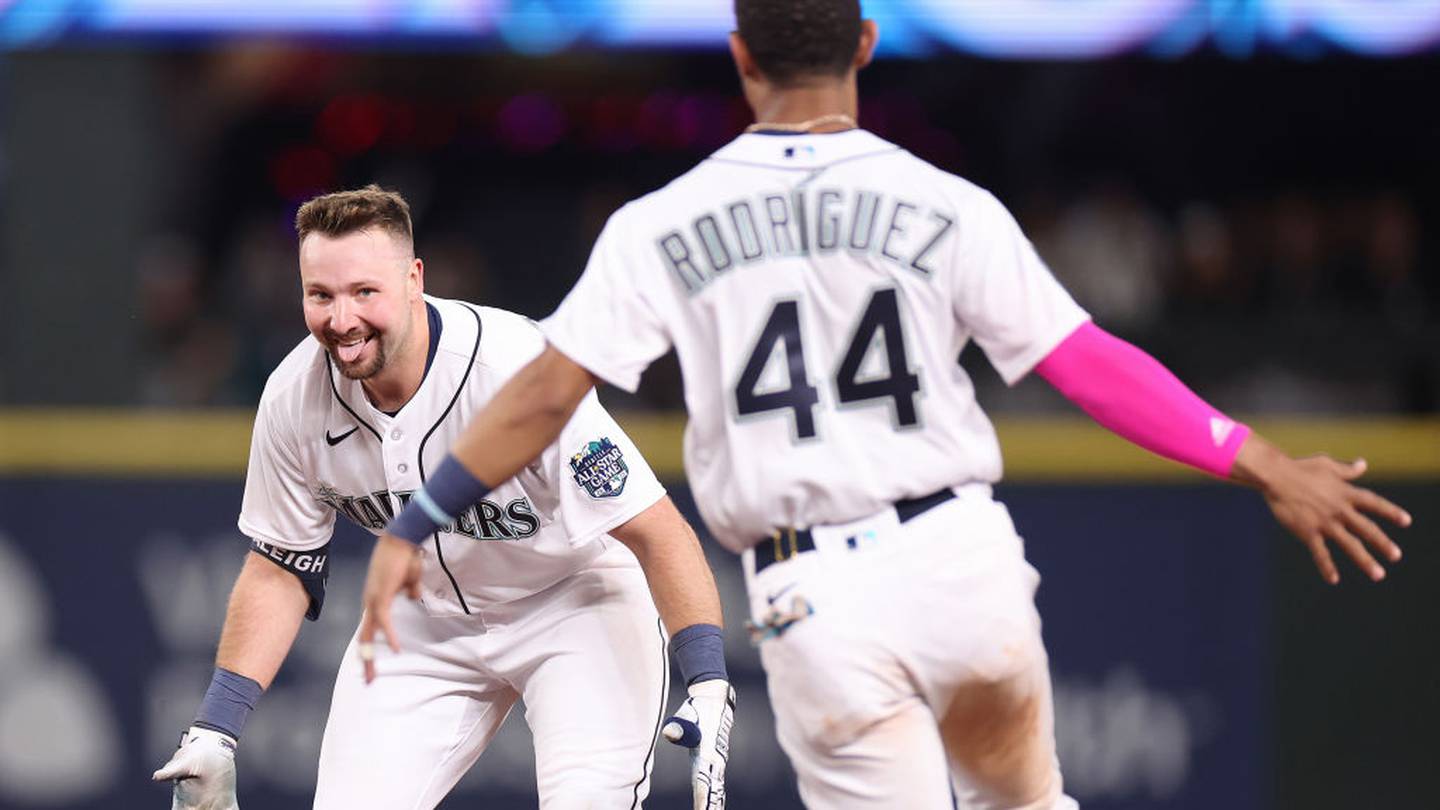 France's 10th-inning single lifts Mariners over Royals 10-8 after blown  7-run lead