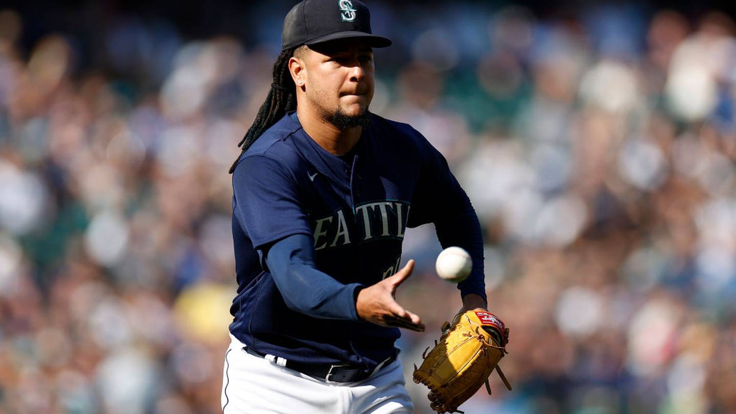 Mariners shut out Blue Jays in Game 1 of wild card behind Luis Castillo's  stellar outing