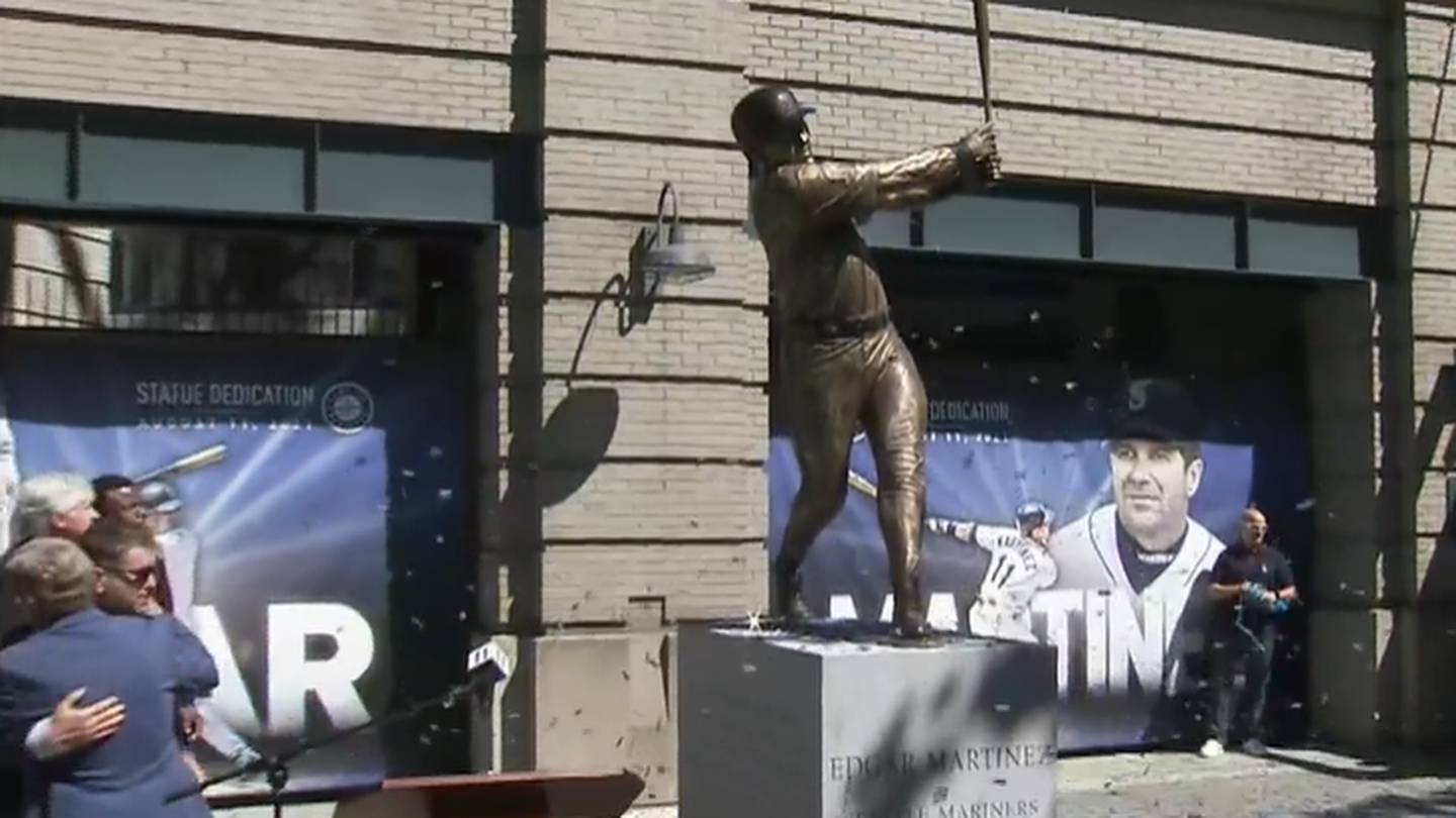 VIDEO: Edgar Martinez gets statue in front of T-Mobile Park – KIRO 7 News  Seattle