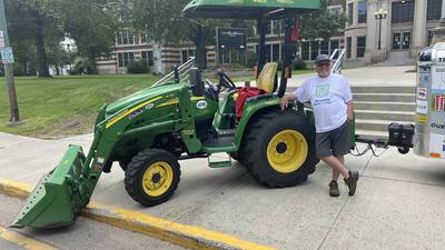Washington man drives tractor to Minnesota to benefit Parkinson’s research