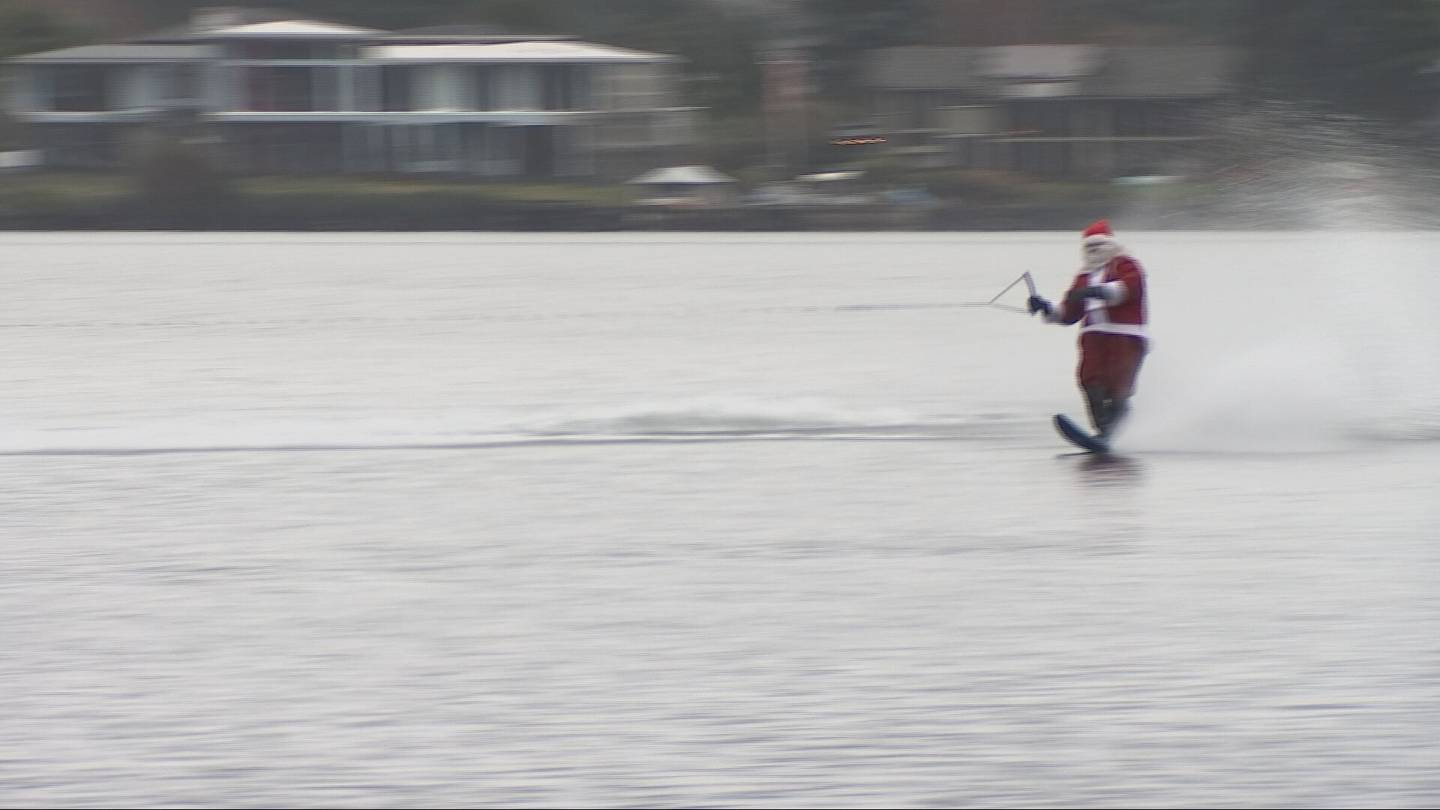 圣诞老人在华盛顿湖中滑水，享受“路线结束的放松传统”