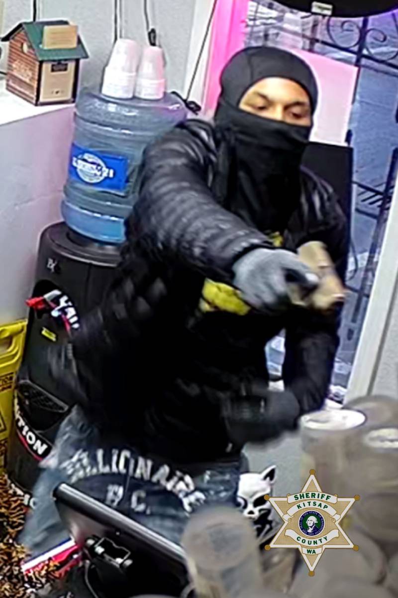 Kitsap County Sheriff's Office looking for suspect in armed gas station  robbery