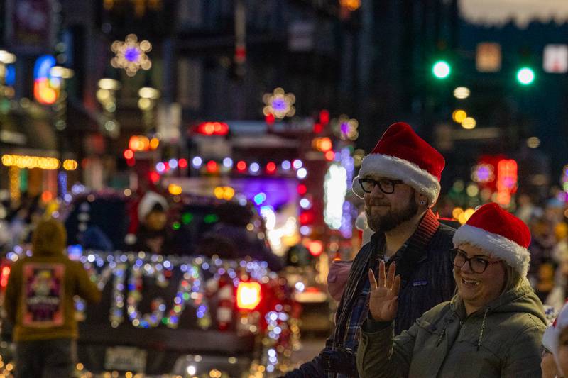 PHOTOS Auburn Santa Parade and Tree Lighting KIRO 7 News Seattle