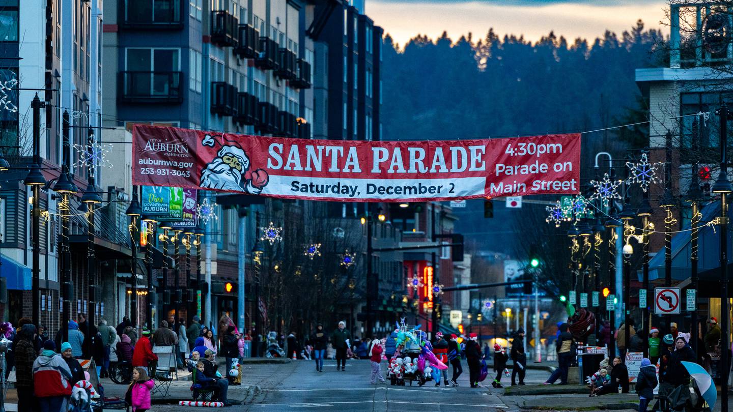 PHOTOS Auburn Santa Parade and Tree Lighting KIRO 7 News Seattle