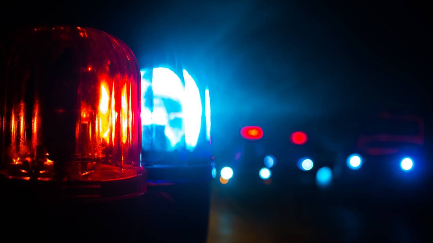 西雅图警方寻找多名嫌犯，一名男子被枪击并被偷走了滑板车