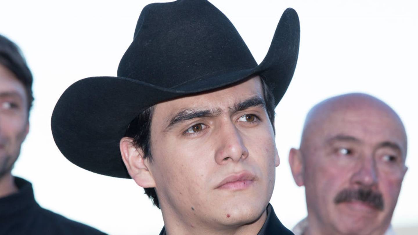 Family, fans mourn death of Mexican ballad singer Julián Figueroa, 27, of  heart ailment