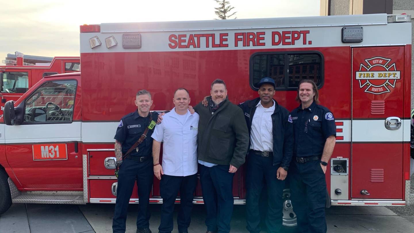 男子与救他心脏病发作的西雅图消防员重聚