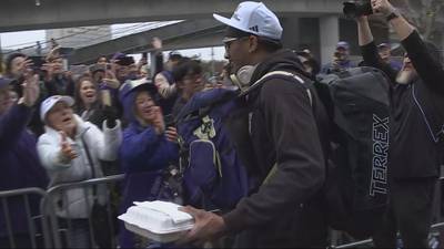 UW fans show up in droves to send Huskies off ahead of historic championship game